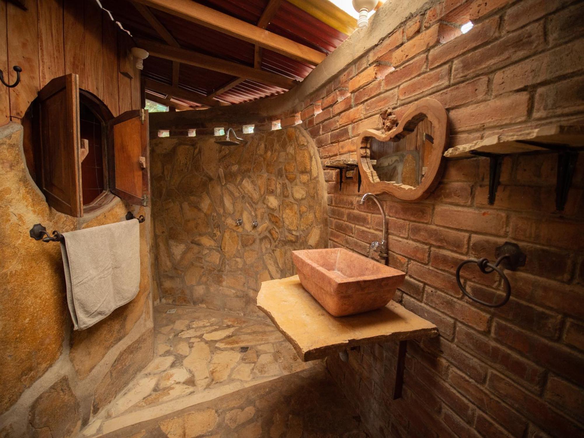 1 Bedroom Cabin, 3 Blocks From Beach And Center Of San Juan ซานฮวนเดลซูร์ ภายนอก รูปภาพ